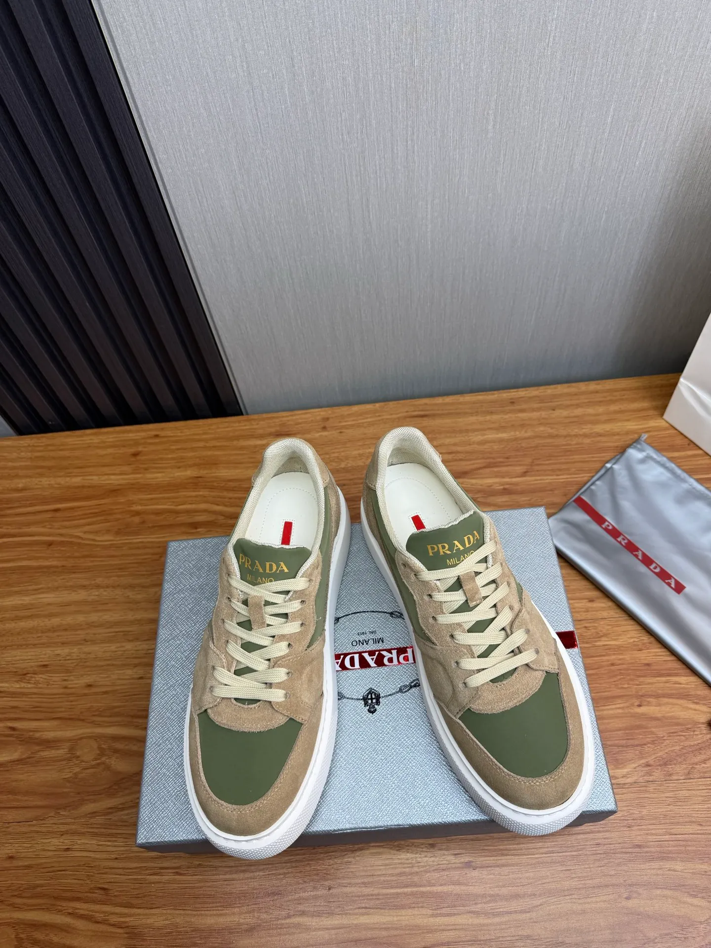 Factory price 560💰 [PRADA] Men’s shoes are popular in the counter, official website is synchronized, 1 high-quality shipment ✔️Original cowhide + cowhide lining, 1🆚1 replica, original sole, 38-45 (45 customized, non-refundable)